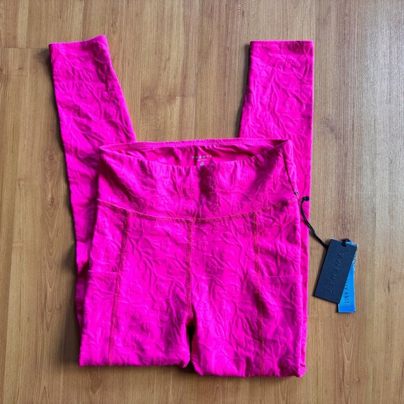 M BNWT textured hot pink leggings with pockets. Twenty Montreal - Picture 2 of 5